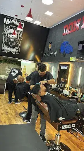 Barba sendo feita na Don Mariano